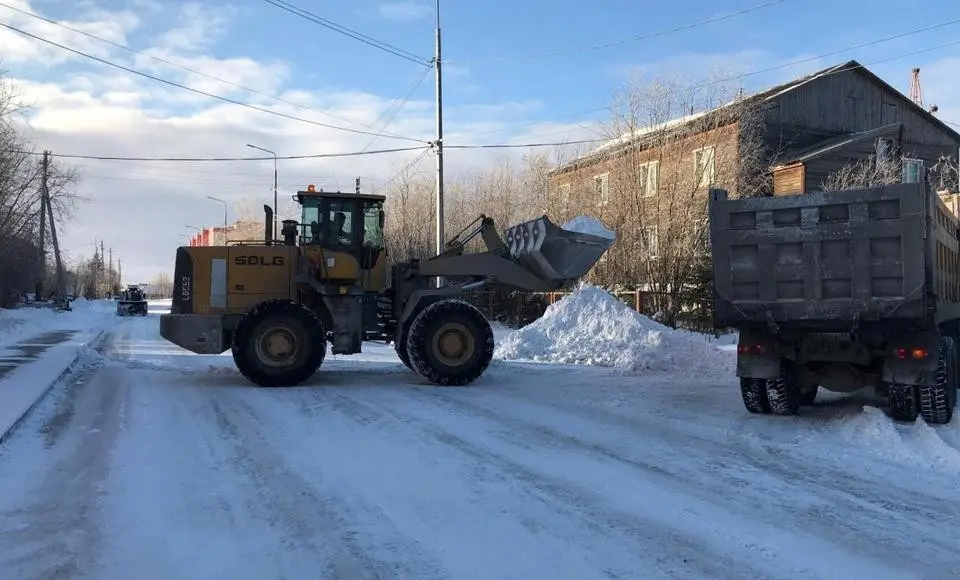 9 единиц дорожной техники приступили к уборке снега