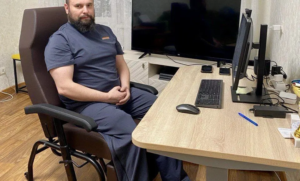 В ямальском филиале фонда "Защитники Отечества" вручили первые комплекты адаптивной одежды ветеранам СВО