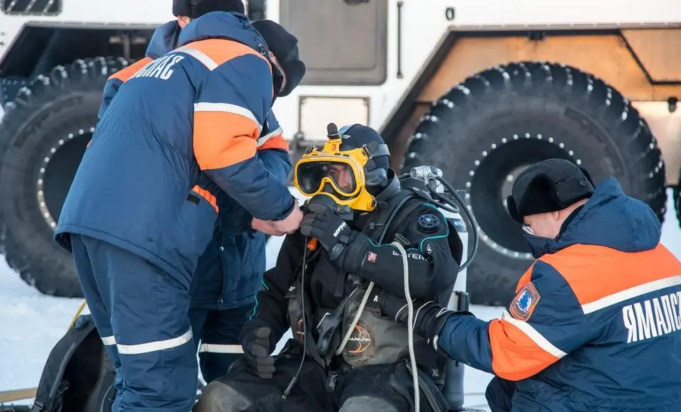 Спасатели-водолазы отрабатывали навыки по поиску затонувших предметов на реке Полябта