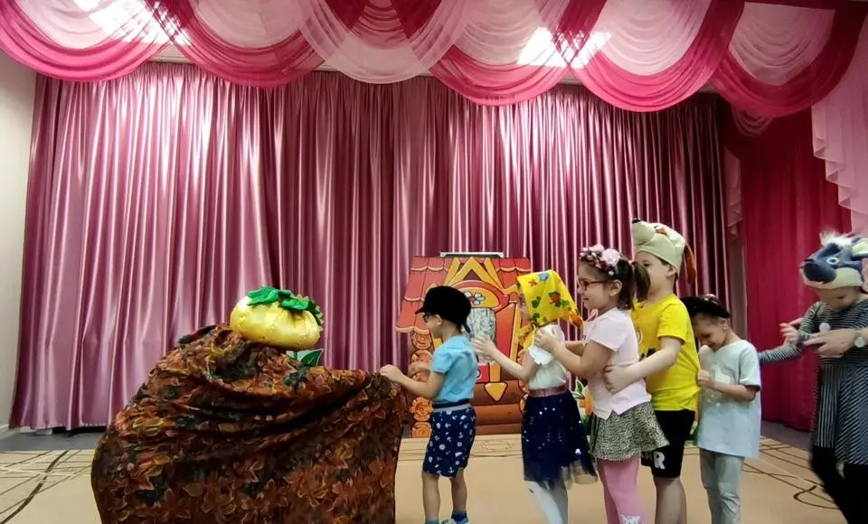 Рука об руку. Призвать человечество стать опорой друг другу