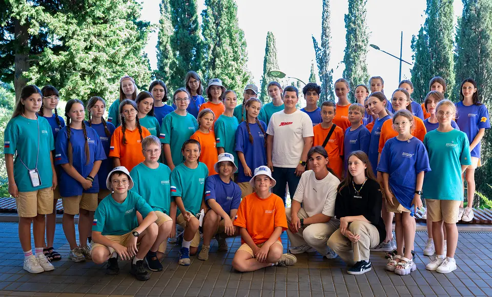 Дмитрий Артюхов встретился с участниками Всероссийского конкурса «Большая перемена» в «Артеке»