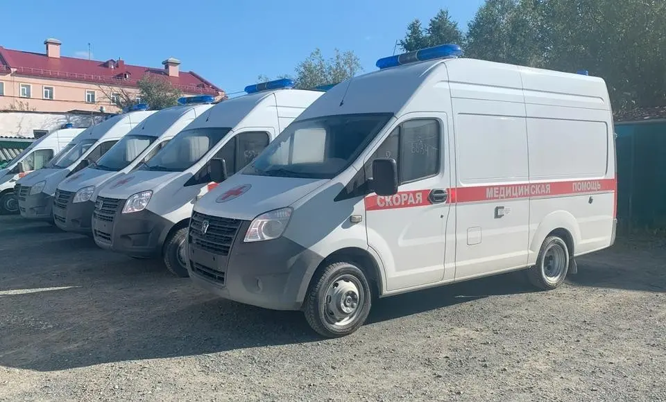 Автопарк медучреждений Салехарда пополнился семью автомобилями скорой помощи