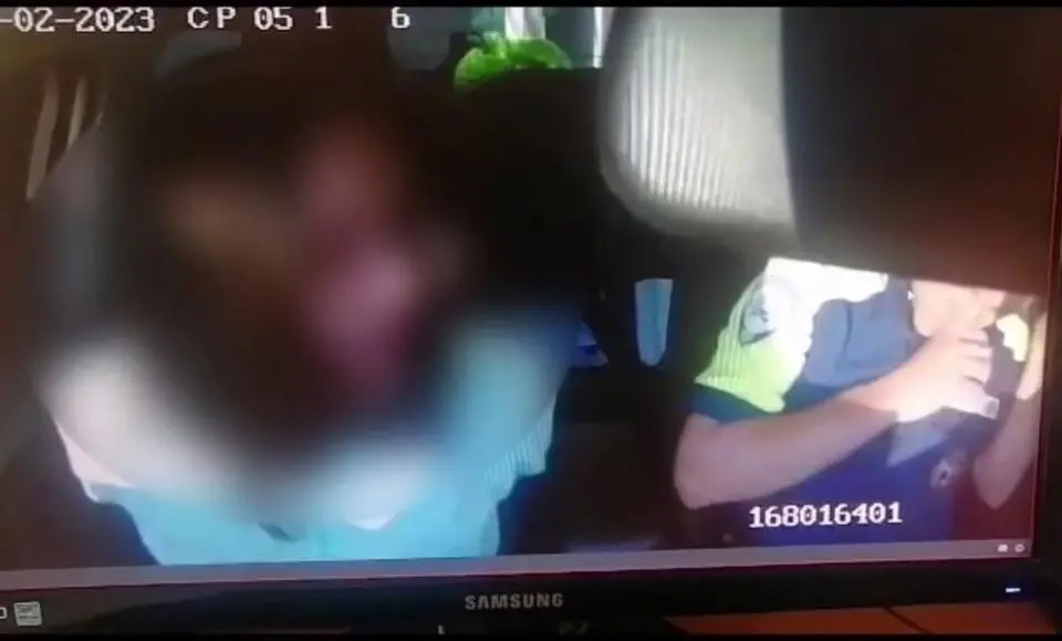 Нетрезвую автоледи пришлось сковать наручниками