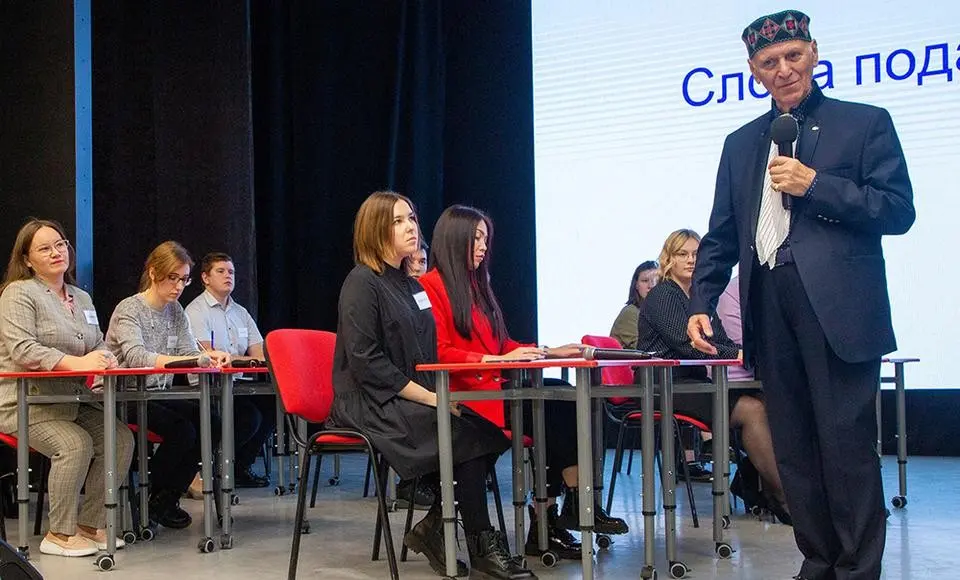 Уроки гуманной педагогики от гуру в сфере воспитания и образования прошли в Салехарде