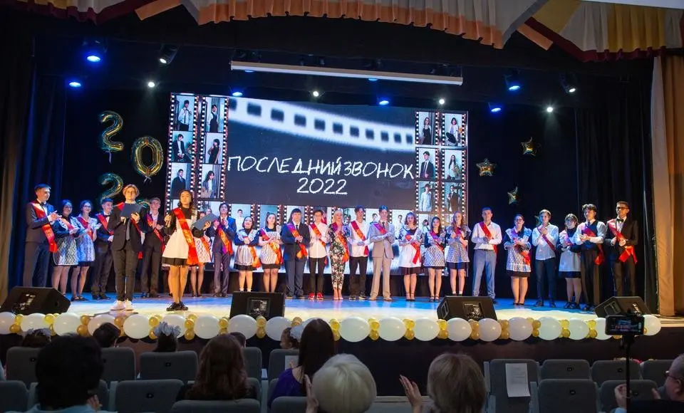 В Салехарде сегодня прозвенели «Последние звонки»