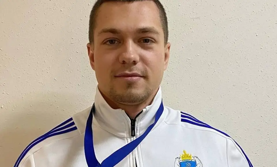 Салехардский спортсмен занял первое место на чемпионате УрФО по пауэрлифтингу