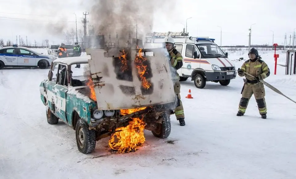 В районе Салехарда прошли совместные учения оперативных служб по ликвидации последствий ДТП