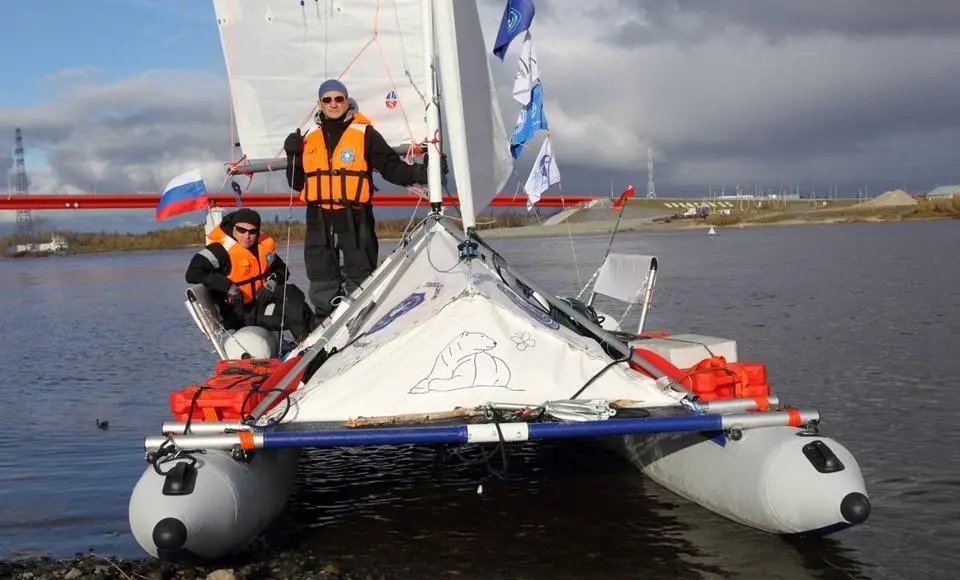 35 суток по рекам Арктики. Шесть отважных моряков и медвежонок Пломбир