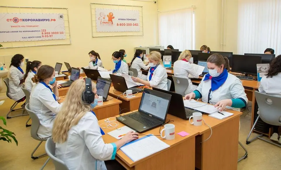 Более 40 волонтеров работают в колл-центре Салехарда