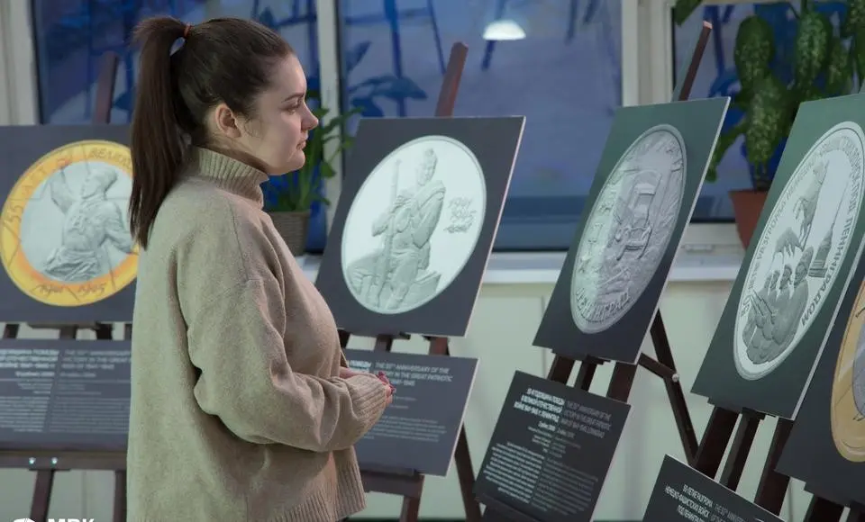 В главном музее Ямала открылась фотовыставка монет