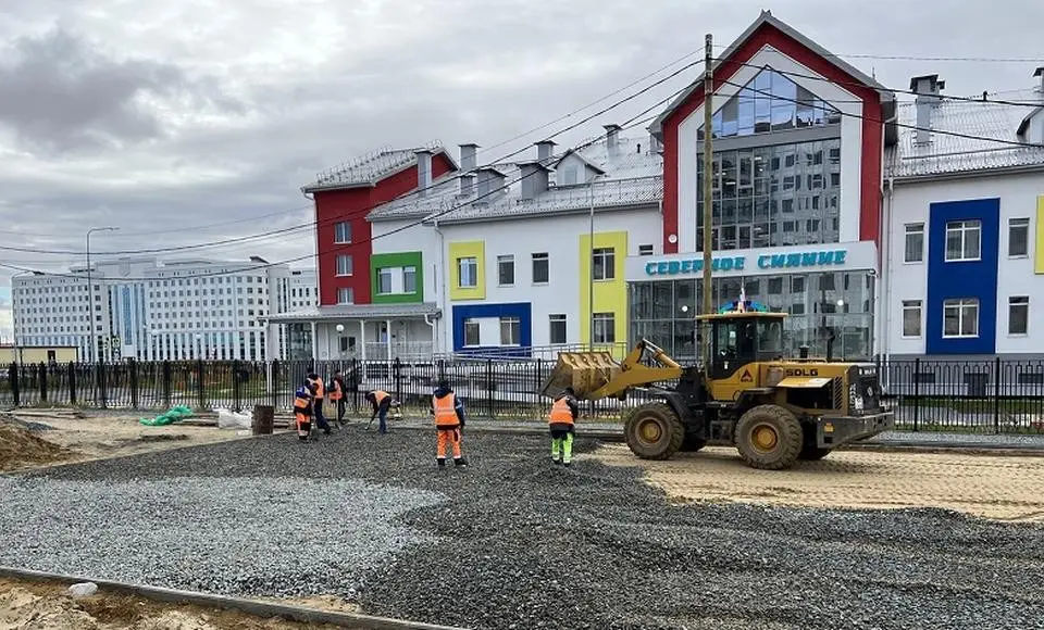 В микрорайоне Обдорский начали облагораживать территорию