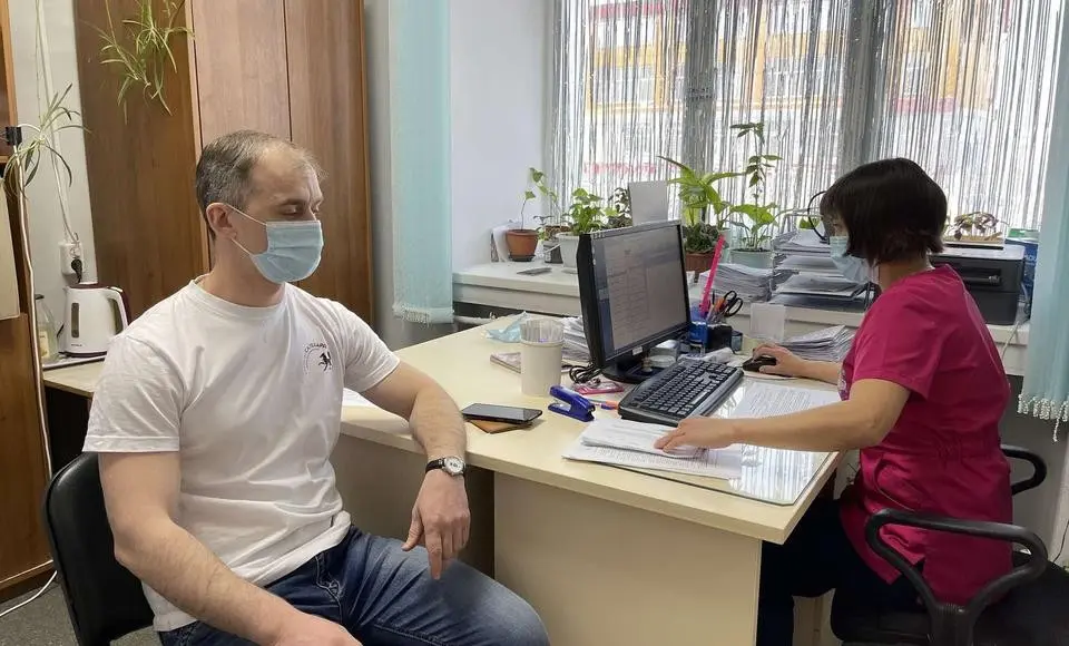 Алексей Титовский прошел ревакцинацию от ковида