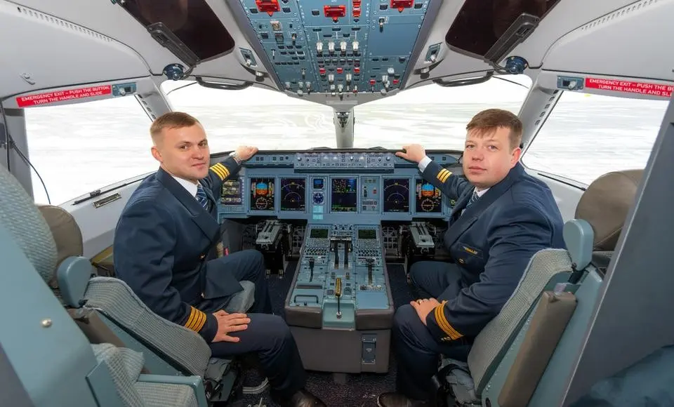 Ямальские авиаторы отмечают профессиональный праздник на 38 направлениях